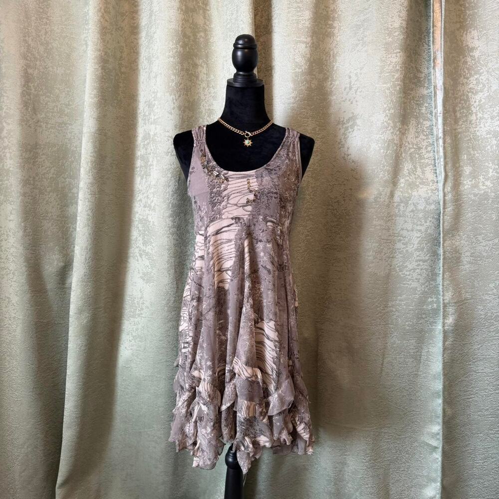Daytrip Taupe Marble Print Ruffle